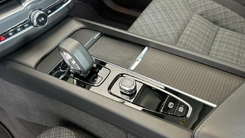 Volvo XC60 2.0 B4 G CORE AUTO 197 5P
