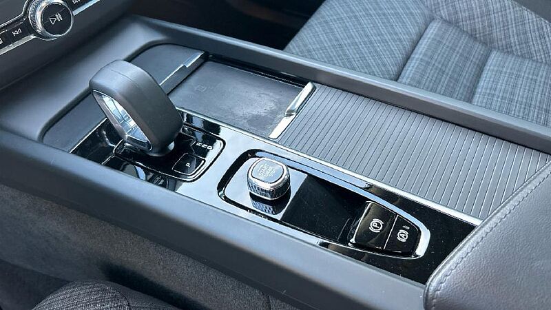 Volvo XC60 2.0 B4 D CORE AUTO 4WD 197 5P
