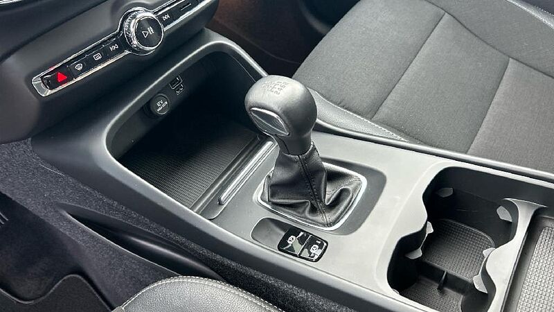 Volvo XC40 2.0 D3 BUSINESS PLUS 150 5P