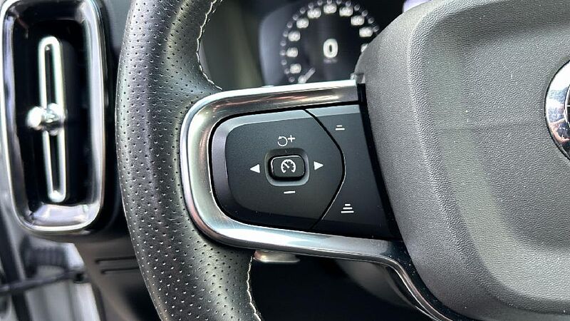 Volvo XC40 1.5 T5 R-DESIGN DCT 262 5P