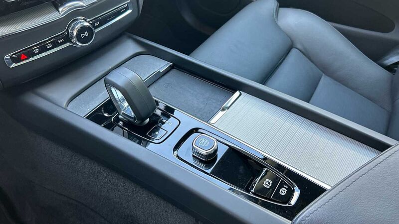 Volvo XC60 XC60 Plus, T6 AWD H&iacute;brido enchufable, El&eacute;ctrico/Gasolina, Dark