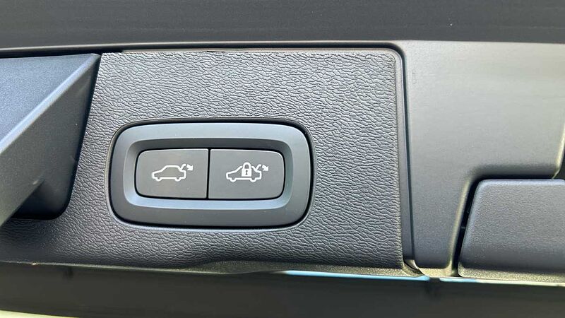 Volvo XC60 XC60 Plus, T6 AWD H&iacute;brido enchufable, El&eacute;ctrico/Gasolina, Dark