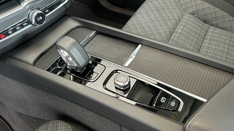 Volvo XC60 2.0 B4 G CORE AUTO 197 5P