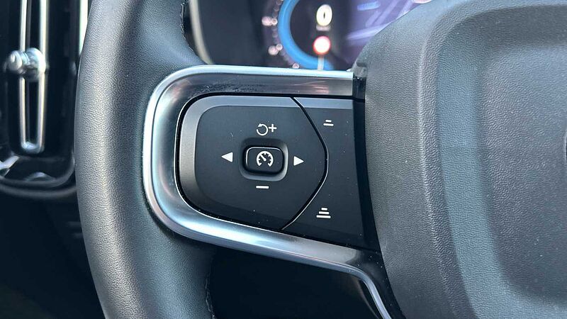 Volvo XC40 Core Recharge Electrico Puro