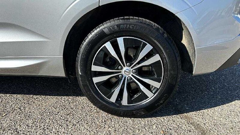 Volvo XC60 2.0 B4 D MOMENTUM PRO AUTO 4WD 197 5P