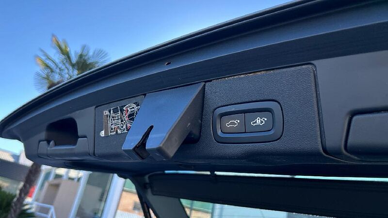 Volvo XC60 2.0 B4 D MOMENTUM PRO AUTO 4WD 197 5P