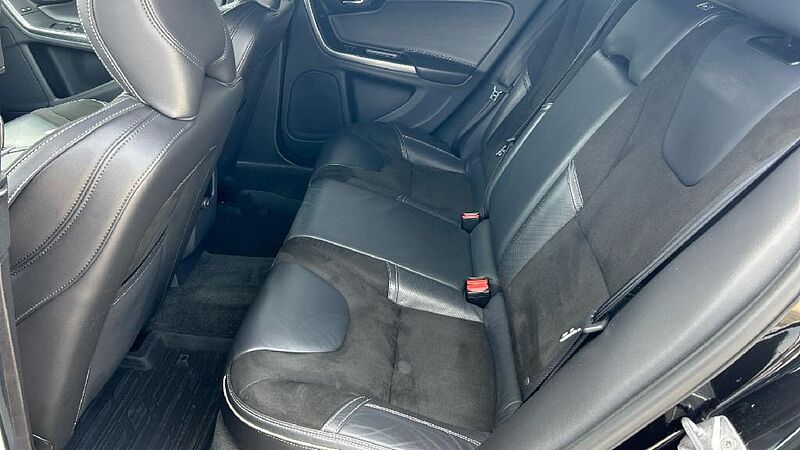 Volvo V60 2.0 D2 R-DESIGN MOMENTUM 120 5P