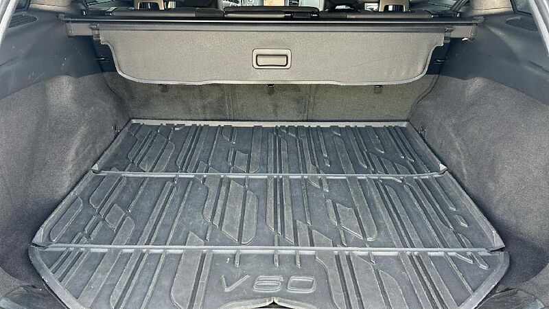 Volvo V60 2.0 D2 R-DESIGN MOMENTUM 120 5P