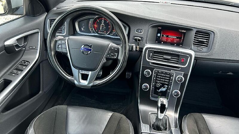 Volvo V60 2.0 D2 R-DESIGN MOMENTUM 120 5P