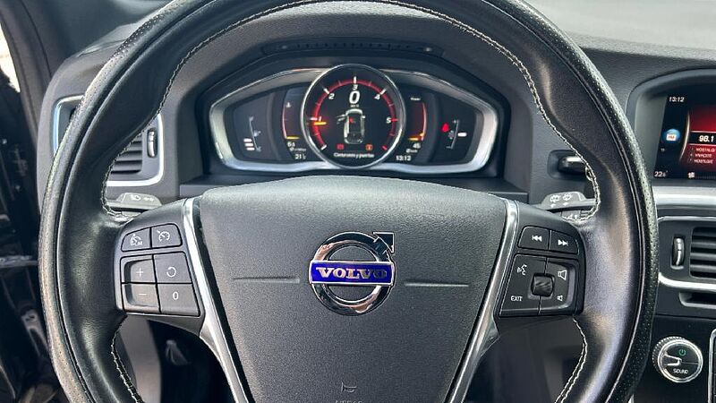 Volvo V60 2.0 D2 R-DESIGN MOMENTUM 120 5P