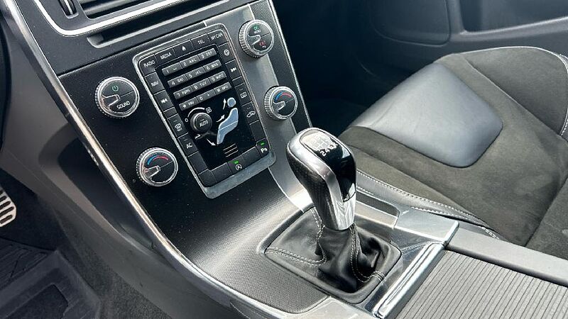 Volvo V60 2.0 D2 R-DESIGN MOMENTUM 120 5P