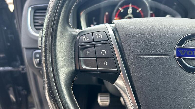 Volvo V60 2.0 D2 R-DESIGN MOMENTUM 120 5P