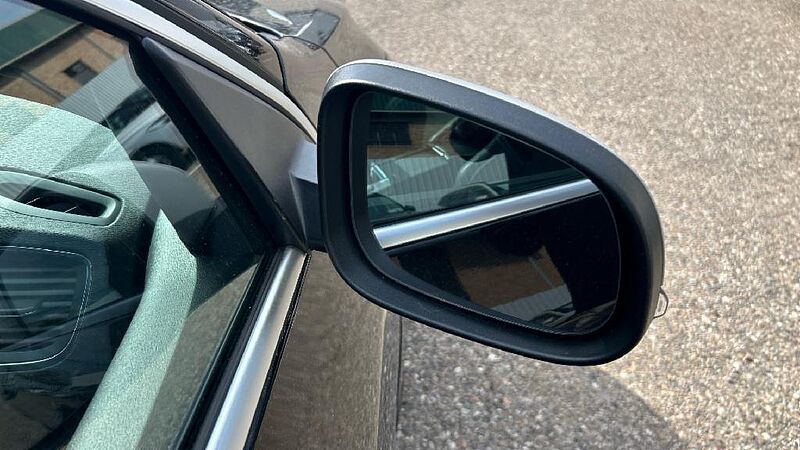 Volvo V60 2.0 D2 R-DESIGN MOMENTUM 120 5P