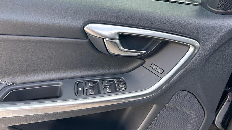 Volvo V60 2.0 D2 R-DESIGN MOMENTUM 120 5P