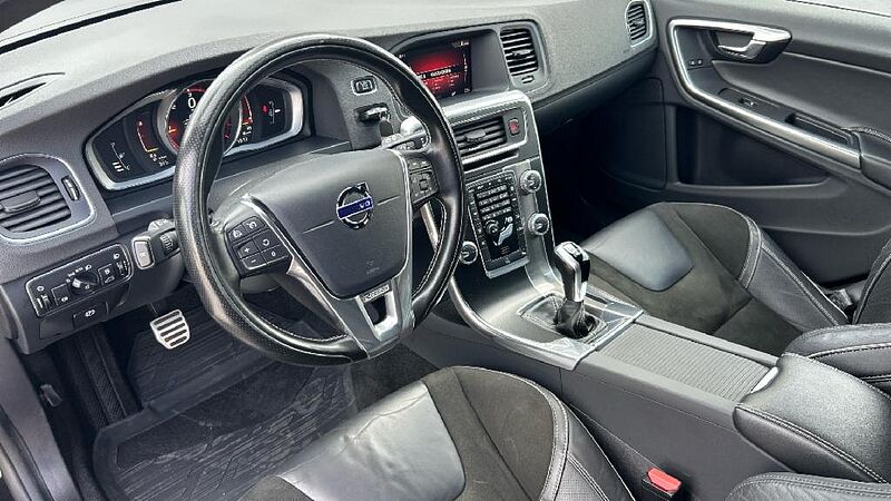 Volvo V60 2.0 D2 R-DESIGN MOMENTUM 120 5P