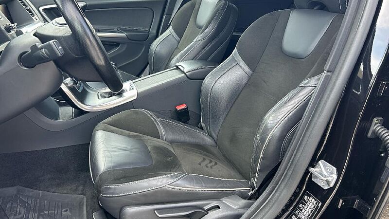 Volvo V60 2.0 D2 R-DESIGN MOMENTUM 120 5P