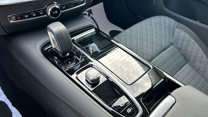 Volvo V60 2.0 T6 RECHARGE CORE AUTO 4WD 350 5P