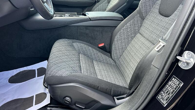 Volvo V60 2.0 T6 RECHARGE CORE AUTO 4WD 350 5P