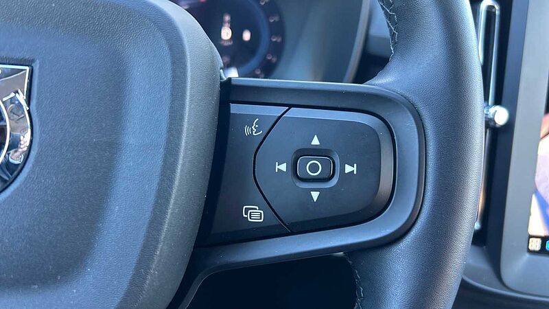 Volvo XC40 2.0 B3 ESSENTIAL AUTO 163 5P