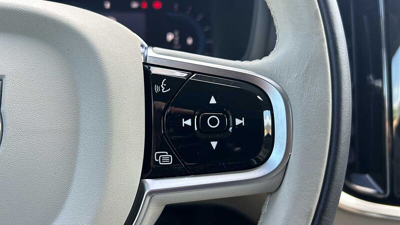 Volvo V60 2.0 B4 P PLUS DARK AUTO 197 5P