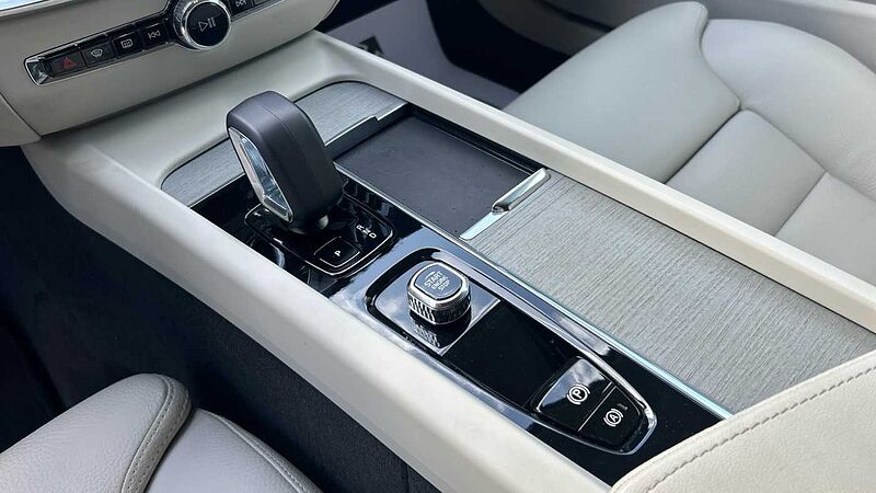 Volvo V60 2.0 B4 P PLUS DARK AUTO 197 5P