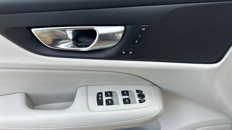 Volvo V60 2.0 B4 P PLUS DARK AUTO 197 5P