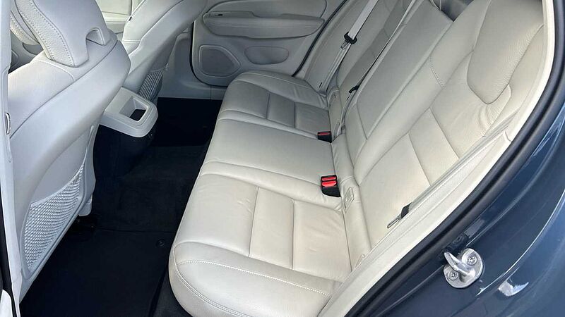 Volvo V60 2.0 B4 P PLUS DARK AUTO 197 5P