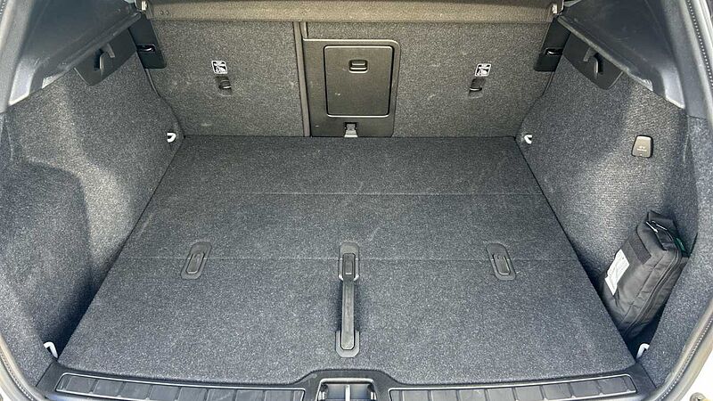 Volvo XC40 2.0 B3 PLUS DARK AUTO 163 5P