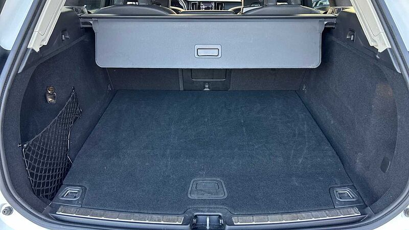 Volvo XC60 2.0 T6 RECHARGE PLUS DARK AUTO 4WD 350 5P