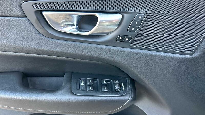 Volvo XC60 2.0 T6 RECHARGE PLUS DARK AUTO 4WD 350 5P