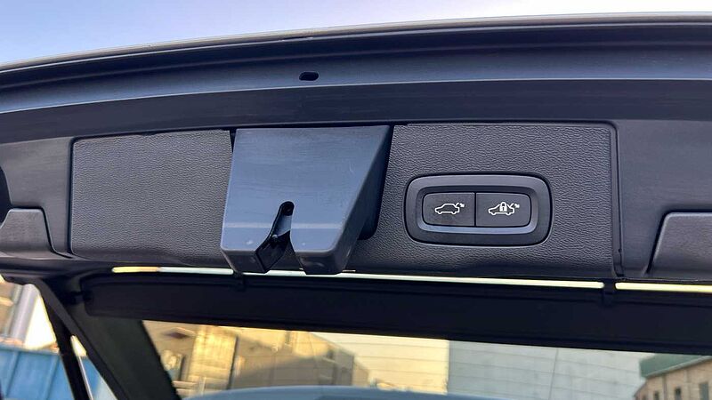 Volvo XC60 2.0 T6 RECHARGE PLUS DARK AUTO 4WD 350 5P