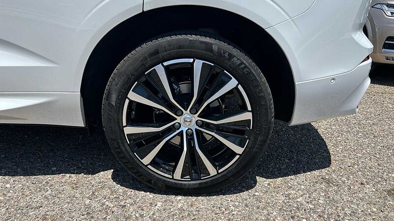 Volvo XC60 2.0 B5 P PLUS DARK AUTO 4WD 250 5P