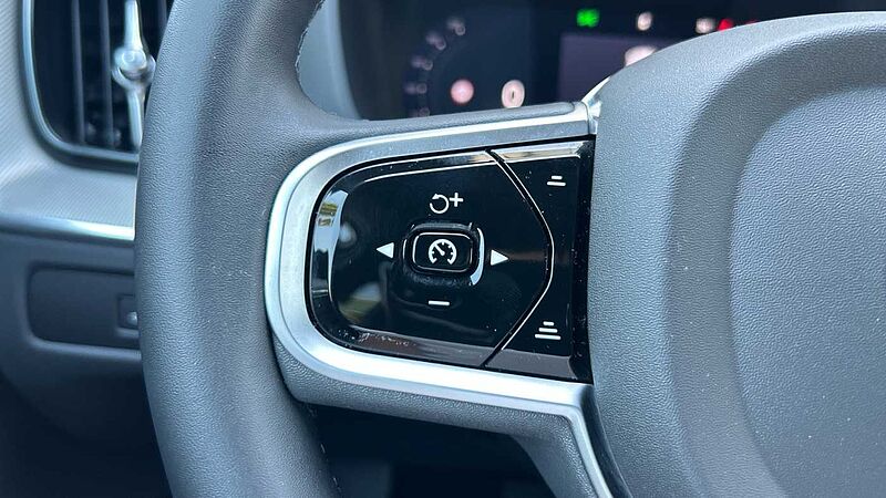 Volvo XC60 2.0 B5 P PLUS DARK AUTO 4WD 250 5P