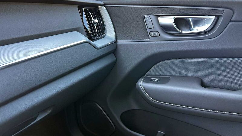 Volvo XC60 2.0 B5 P PLUS DARK AUTO 4WD 250 5P