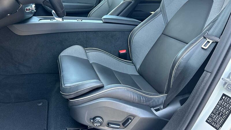 Volvo XC60 2.0 B5 P PLUS DARK AUTO 4WD 250 5P