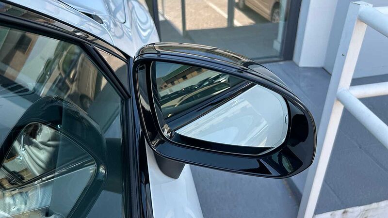 Volvo XC60 2.0 B5 P PLUS DARK AUTO 4WD 250 5P