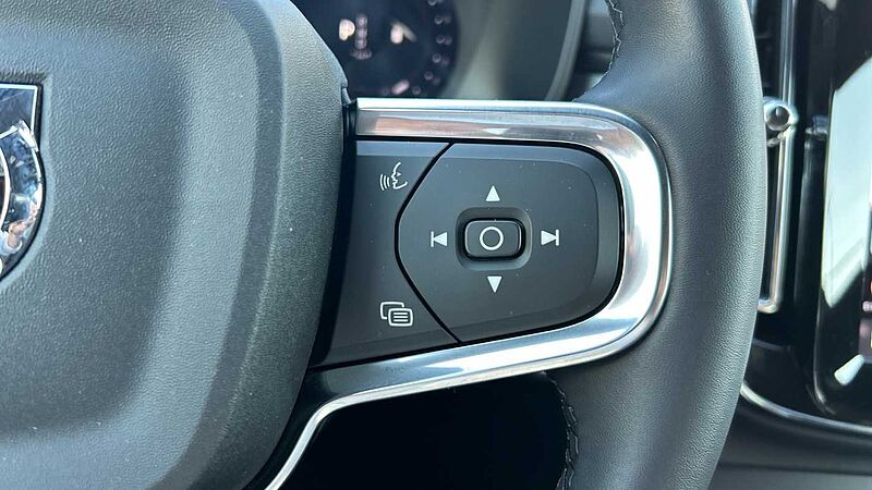 Volvo XC40 2.0 B3 MHEV CORE DCT 163 5P