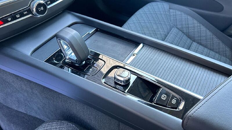 Volvo XC60 XC60 Recharge Core, T6 AWD Híbrido enchufable, Eléctrico/Gasolina, Bright