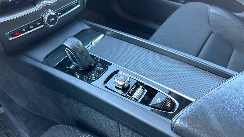 Volvo XC60 XC60 Momentum Pro, B4 AWD mild-hybrid