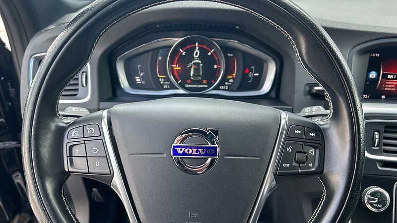 Volvo V60 2.0 D2 R-DESIGN MOMENTUM 120 5P