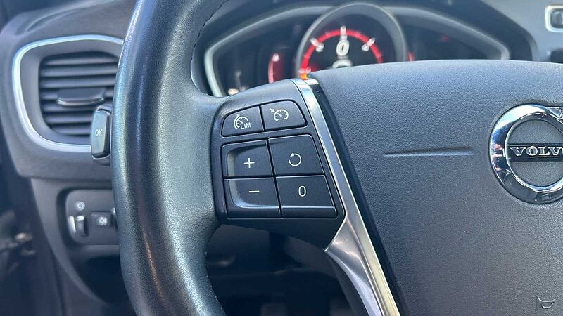 Volvo V40 CC V40 Cross Country D2 (88KW/120PS) Momentum man.