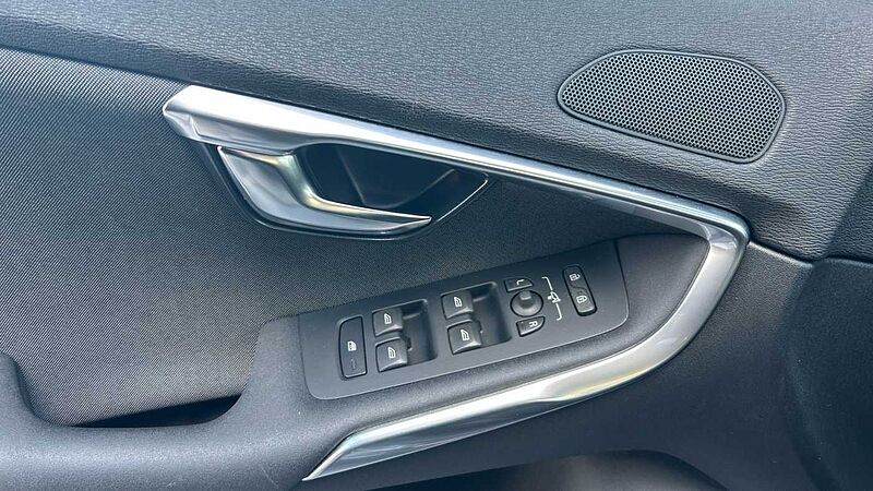 Volvo V40 CC V40 Cross Country D2 (88KW/120PS) Momentum man.