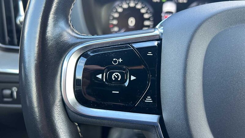 Volvo XC60 2.0 B4 P R-DESIGN AUTO 197 5P