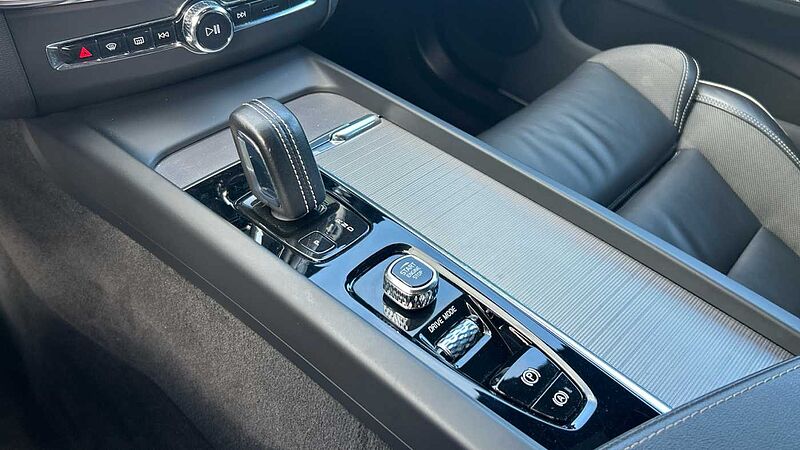 Volvo XC60 2.0 B4 P R-DESIGN AUTO 197 5P