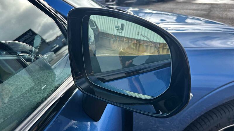 Volvo XC60 2.0 B4 P R-DESIGN AUTO 197 5P