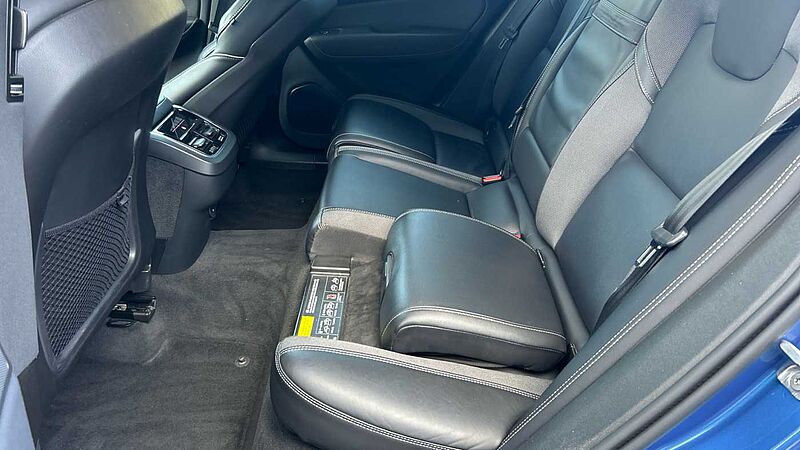 Volvo XC60 2.0 B4 P R-DESIGN AUTO 197 5P