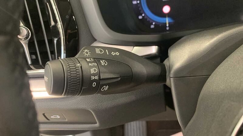 Volvo V60 2.0 B3 P CORE DCT 163 5P