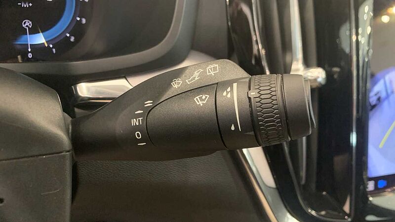 Volvo V60 2.0 B3 P CORE DCT 163 5P