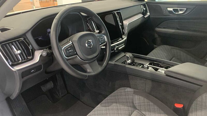 Volvo V60 2.0 B3 P CORE DCT 163 5P