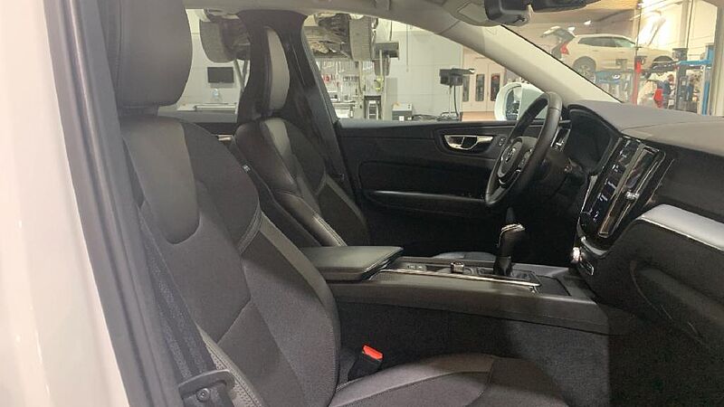 Volvo XC60 2.0 D3 MOMENTUM 150 5P